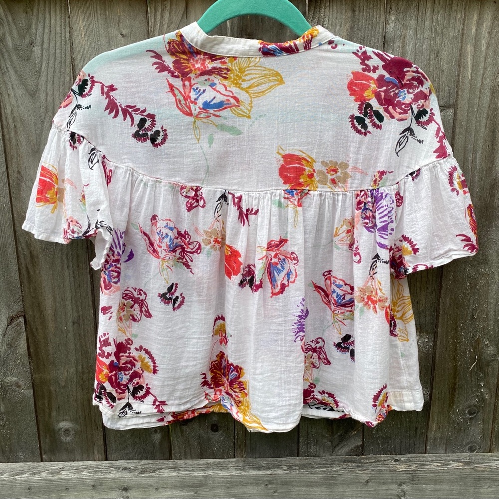 Free People Babydoll Floral Flutter Sleeve Top. - Picture 7 of 8